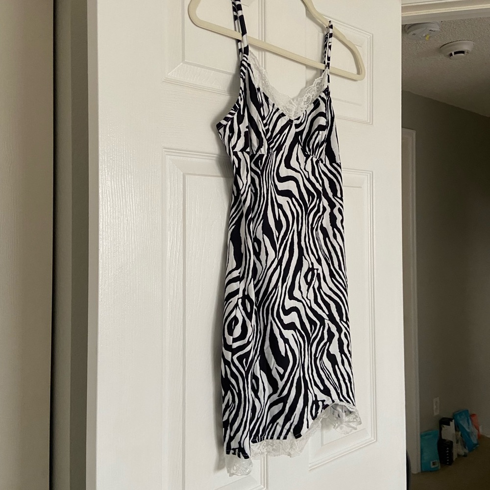Zebra Print Lace Trim Dress - Picture 8 of 10